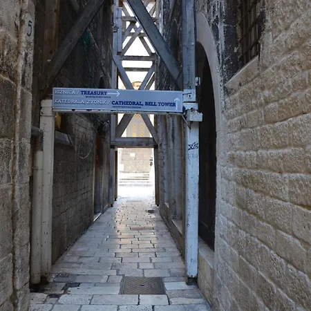 Largo In The Heart Of Diocletian Palace