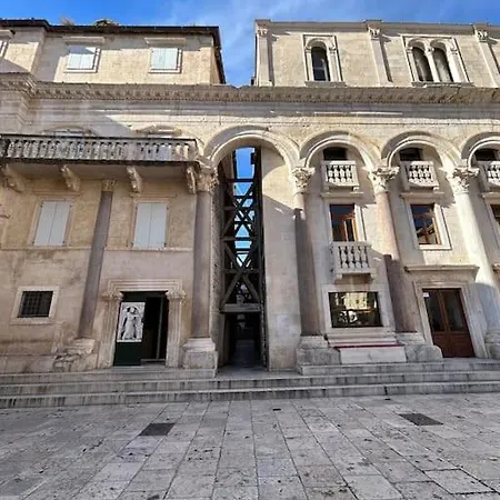 Largo In The Heart Of Diocletian Palace Daire Split