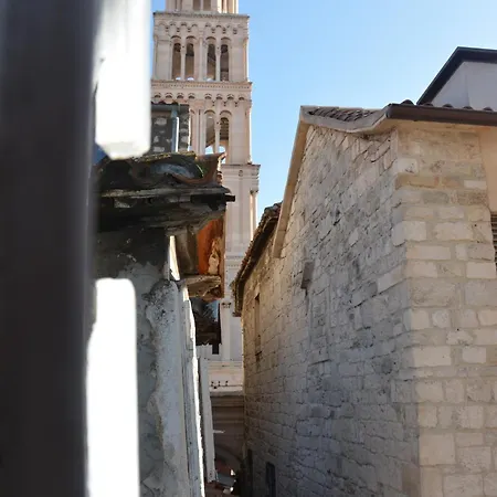 Apartment Largo In The Heart Of Diocletian Palace