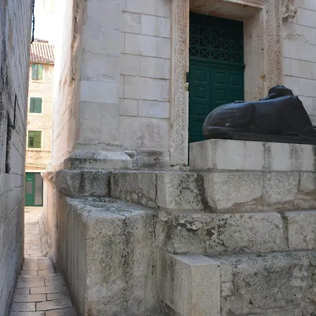 Largo In The Heart Of Diocletian Palace