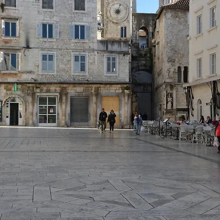 Largo In The Heart Of Diocletian Palace Apartment