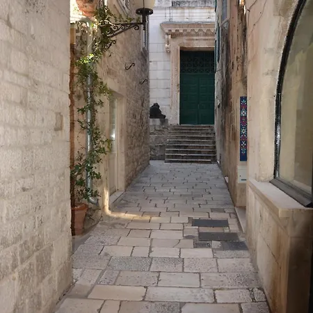 Apartment Largo In The Heart Of Diocletian Palace